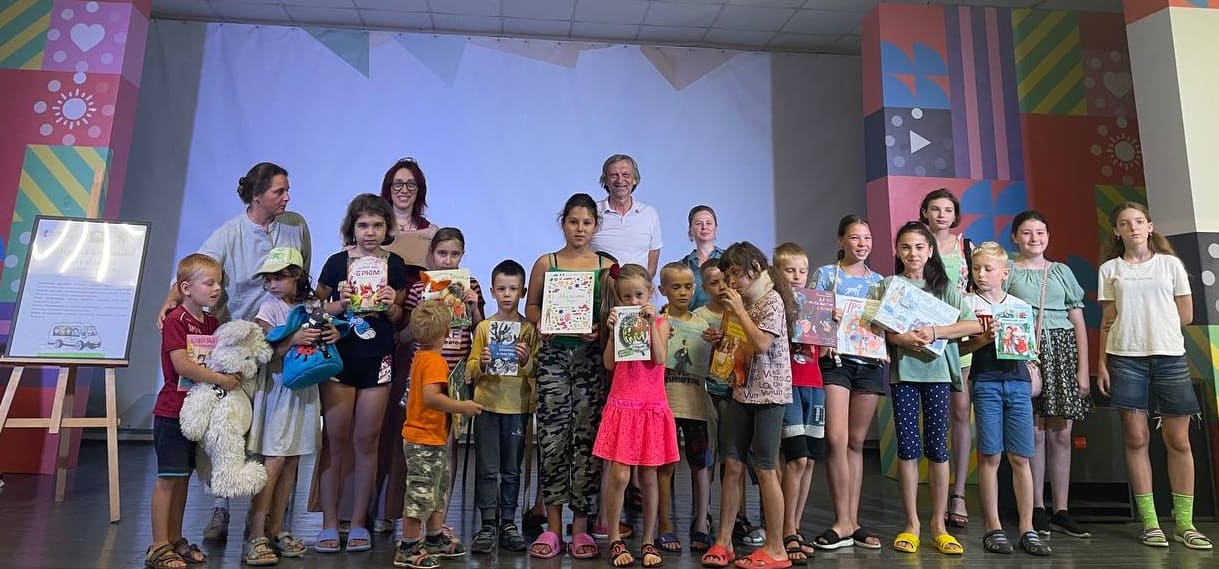 «Первый книжный» едет к детям